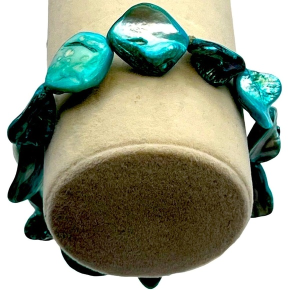 Turquoise Blue Irregular Mother Of Pearl Stretch Bracelet - Picture 2 of 5